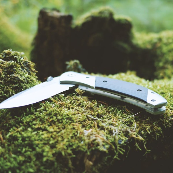 7 Reasons Every Backcountry Skier Should Carry a Quality Knife