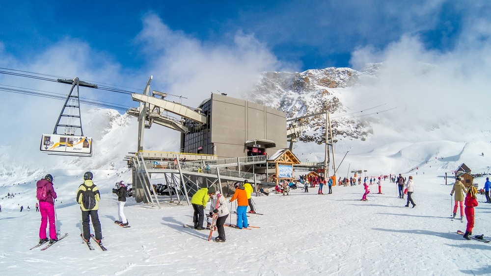 Cable car arriving