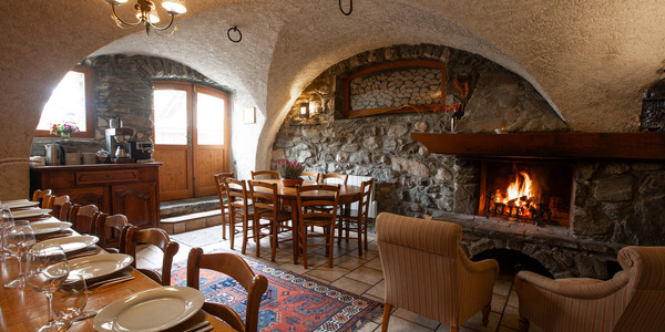 Rostaing vaulted ceiling dining room with fire