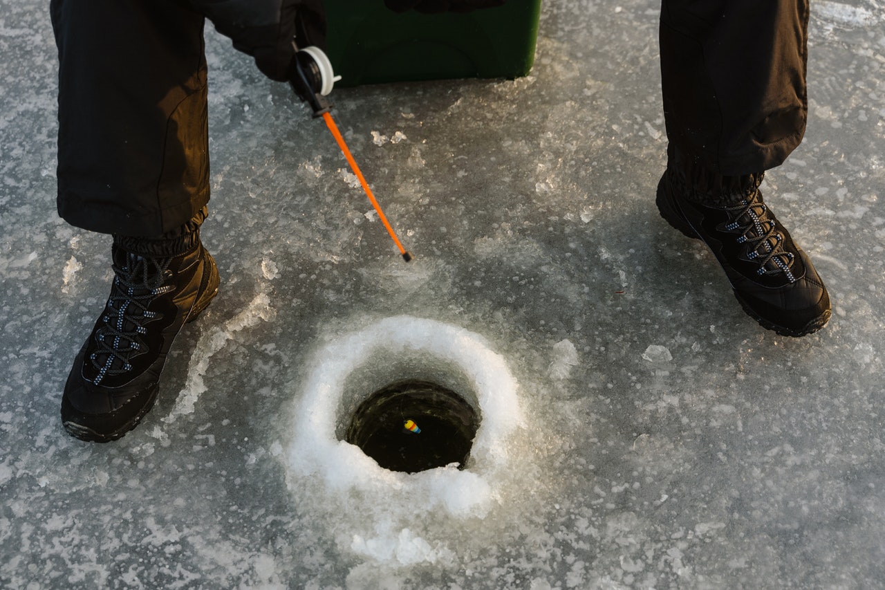 Ski Peak - Ice Fishing: What You Need & How To Enjoy It In The Alps