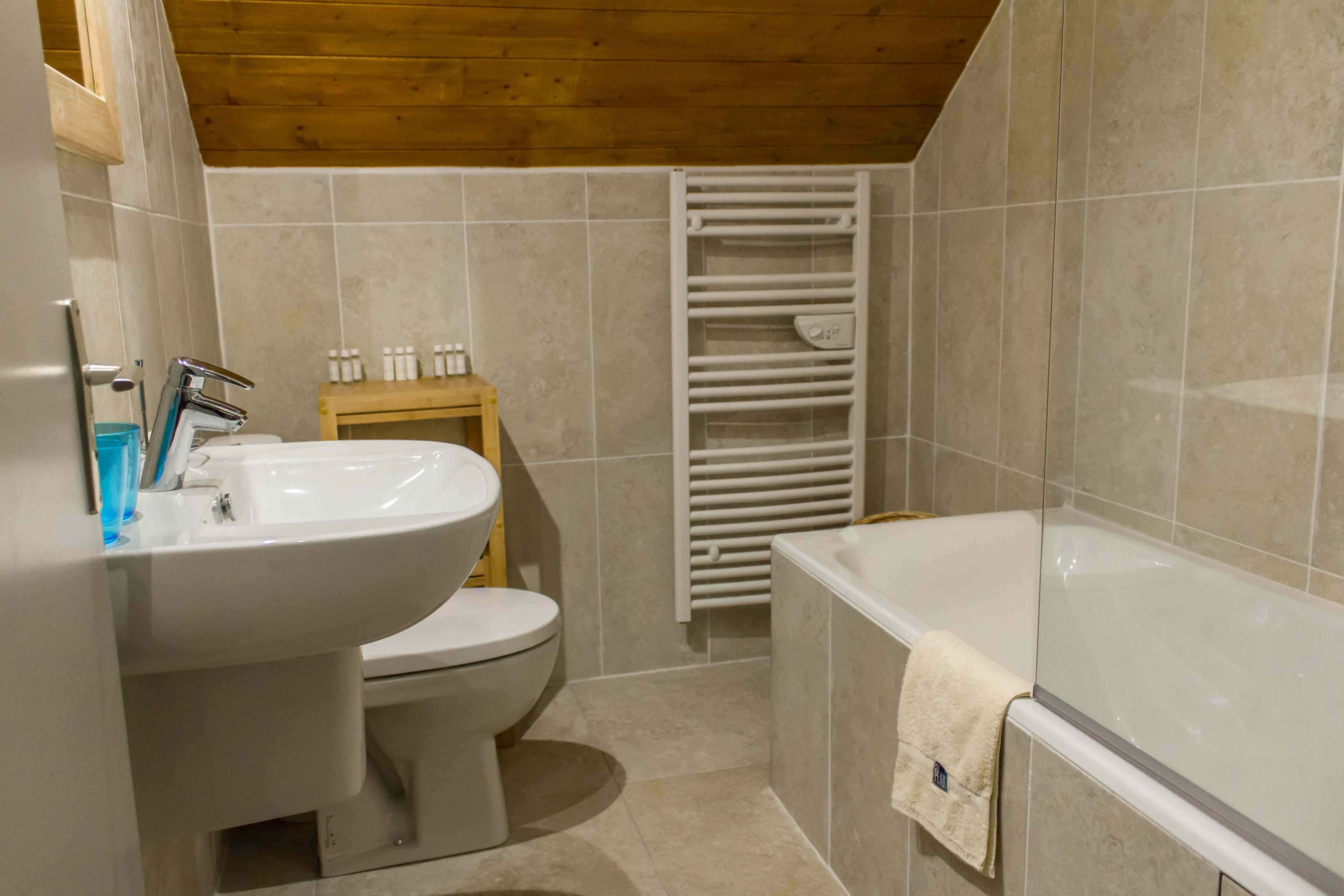 Lucette Bedroom 3 bathroom  6 