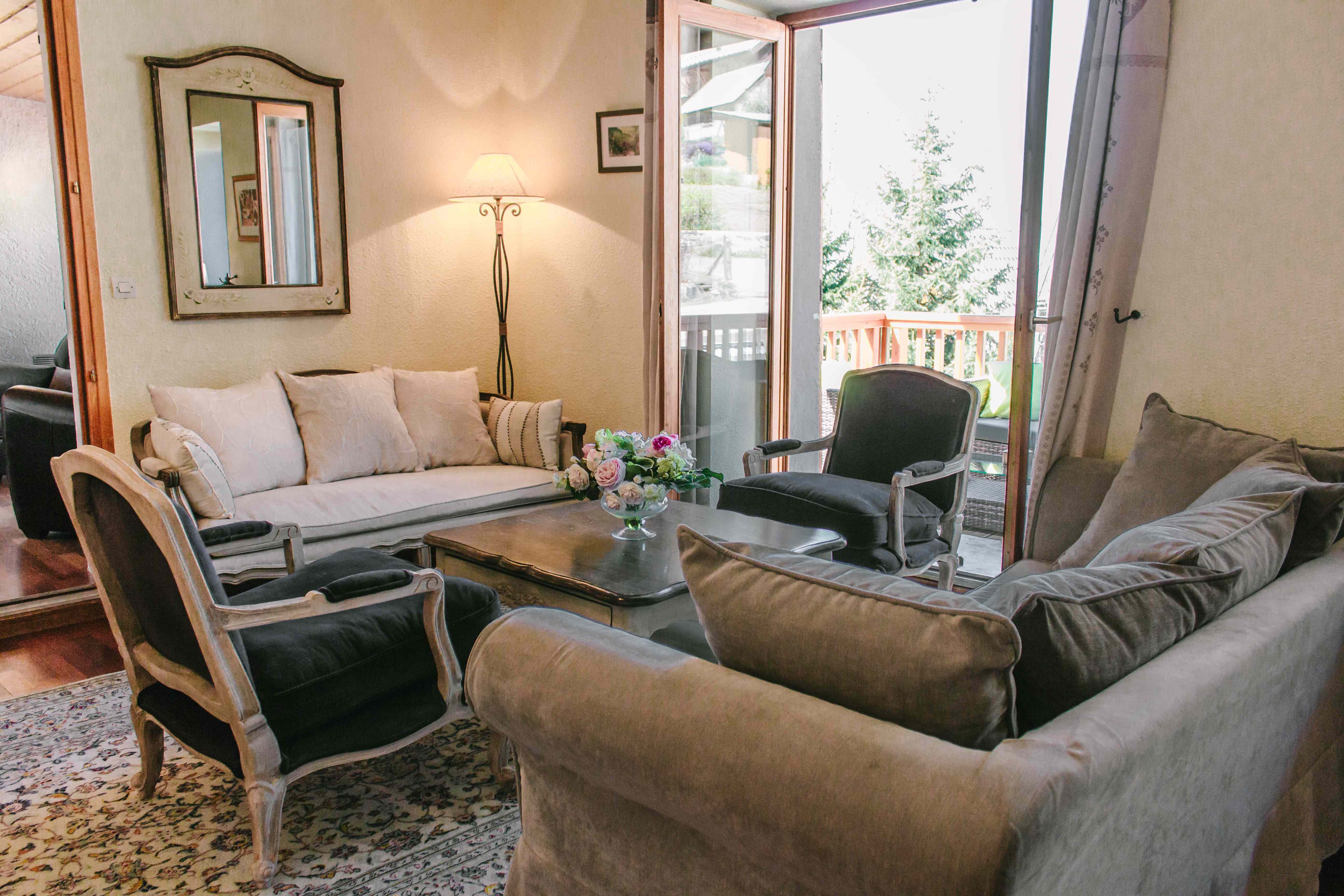 Lounge  16 